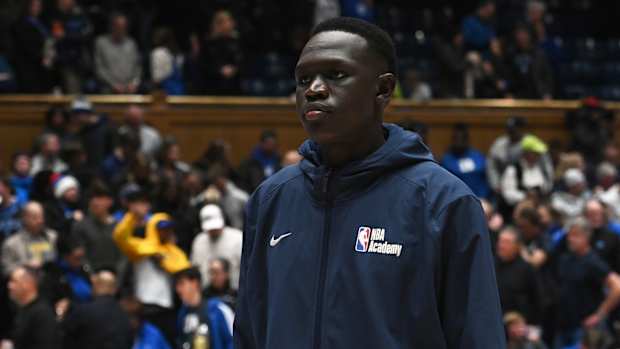 Khaman Maluach commits to Duke.